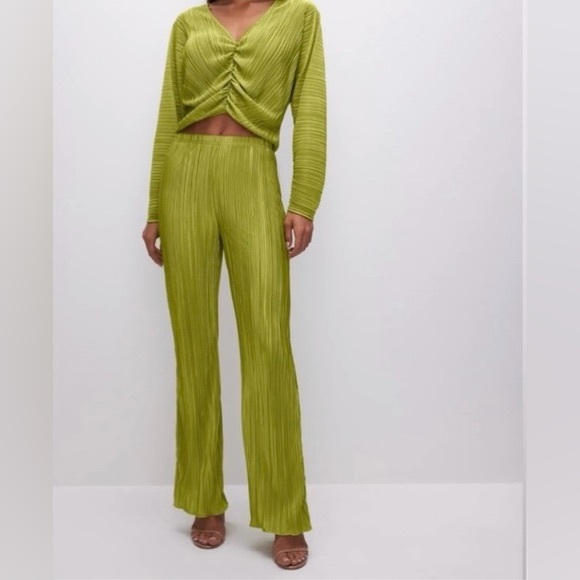 Good American Always Fits Plissé Wide‑Leg Pants & Cropped Shirt - Picture 7 of 7